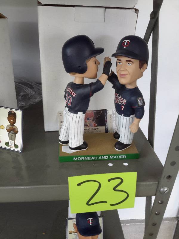 lot 23 image: Morneau and Mauer Bobble head set