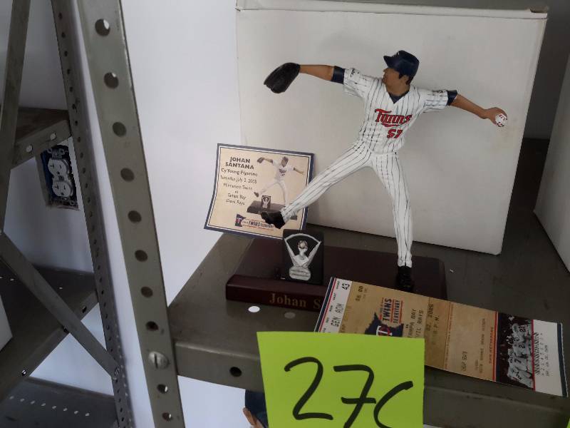 lot 27C image: Johan Santana Cy Young Figurine