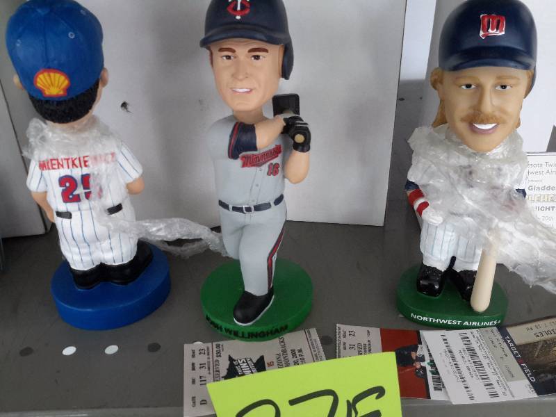 lot 27E image: Josh Willingham, Dan Gladden, Miracle 25 Bobble heads