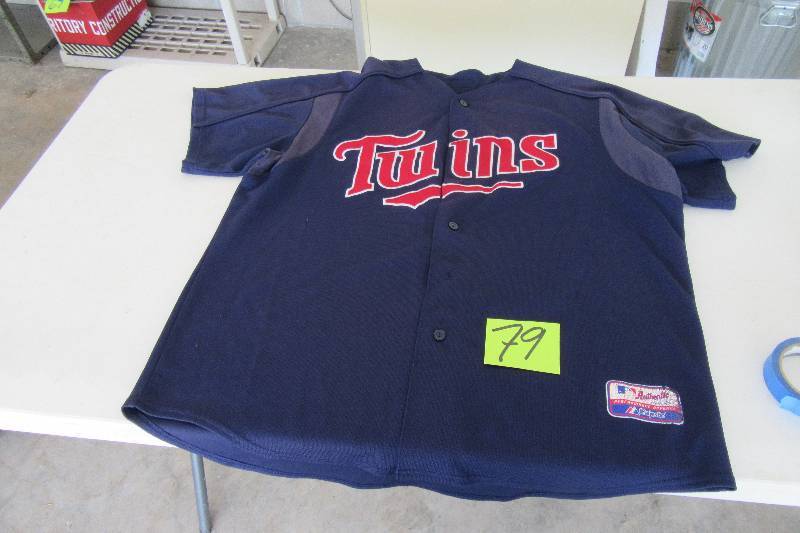 lot 79 image: 2XL size TWINS (no name) Jersey.. Majestic
