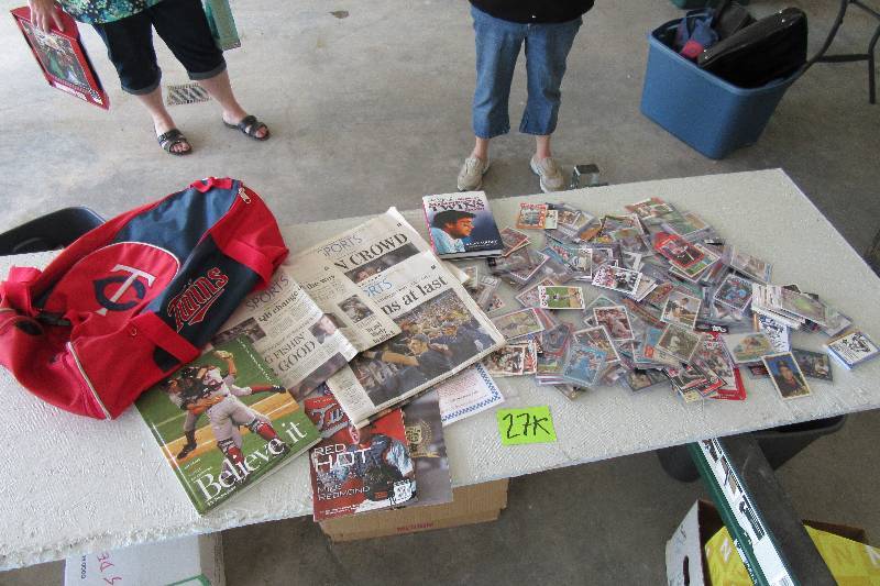 lot 27K image: Large lot of Misc. Twins Collectibles and Tote.. See closeup pictures