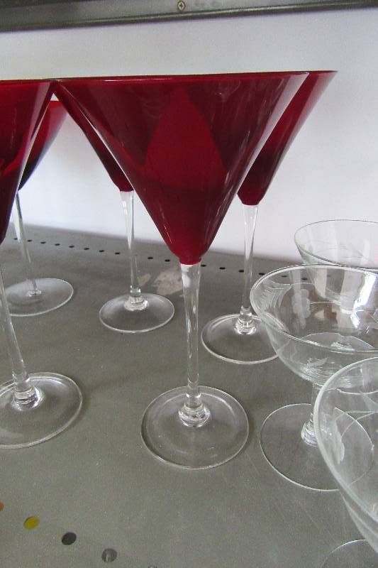 lot 75 image: 8 Lennox Martinis.. 4, 8in   4, 9 in.. Ruby