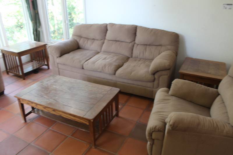 lot 74 image: Lot of (3) Living Room Tables