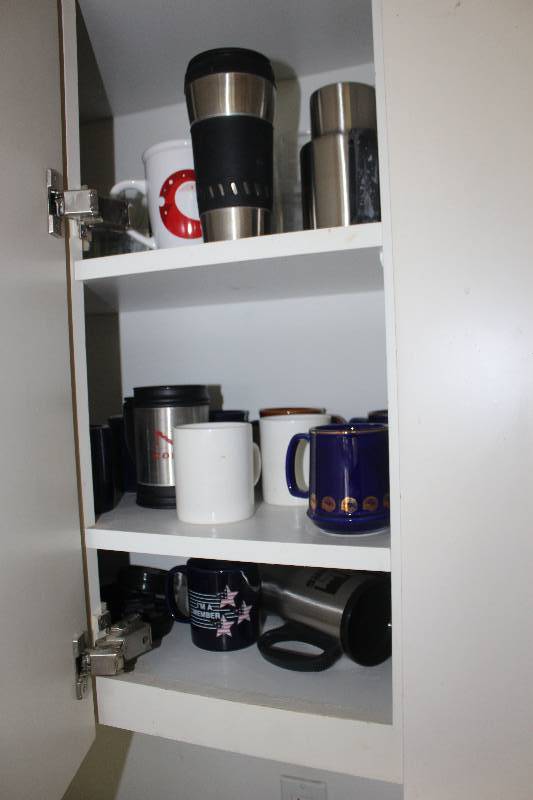 lot 87 image: Coffee Mugs, Thermos