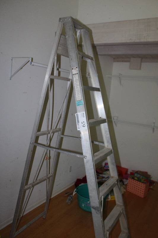 lot 65 image: 8ft. Aluminum Ladder