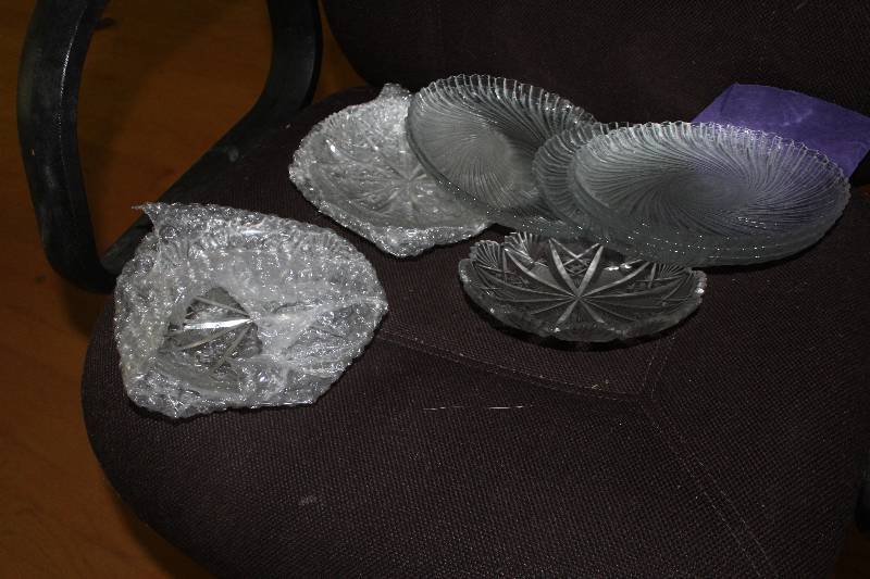 lot 67 image: Decorative Glass Serving Trays