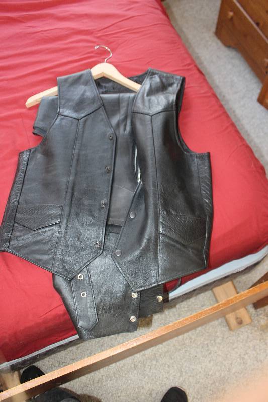 lot 124 image: Bikers Club Size 40 Leather Vest, Chaps