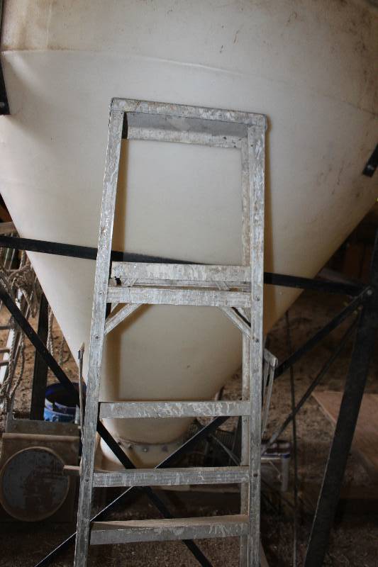 lot 37 image: 6ft. Ladder
