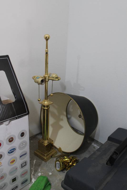 lot 175 image: Floor Lamp