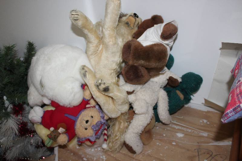 lot 151 image: Stuffed Animals
