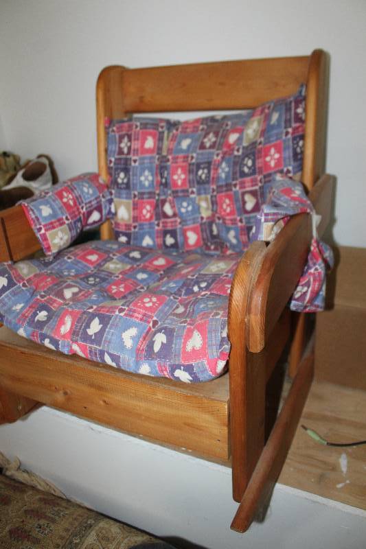 lot 150 image: Wood Rocker w Cushion