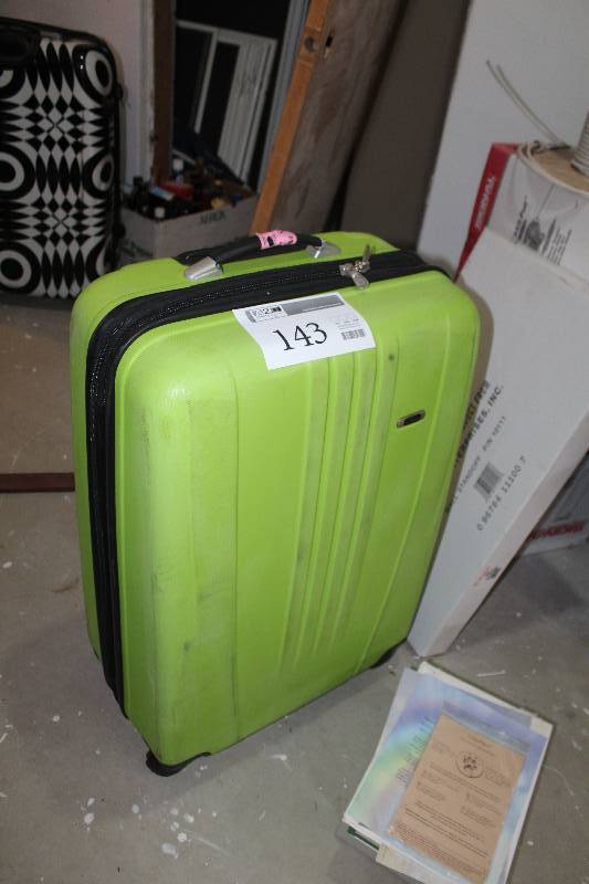 lot 143 image: Skyway Clamshell Luggage