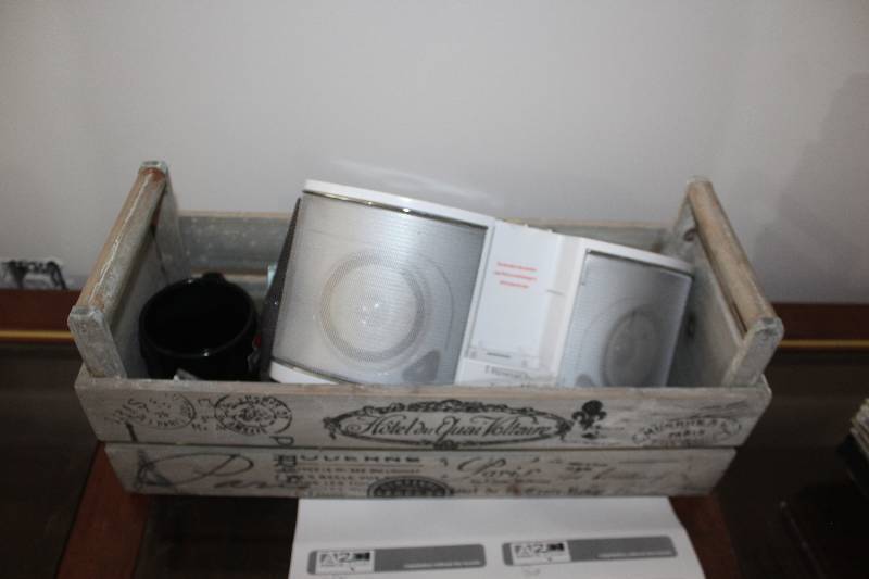 lot 154 image: Emerson Research iPod Docking Station w Speakers