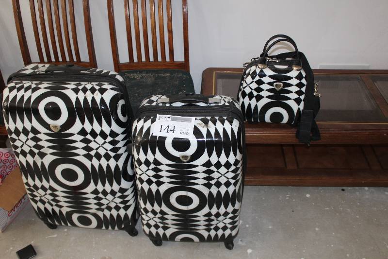 lot 144 image: 3-Piece Luggage Set