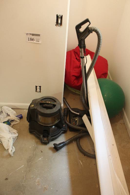 lot 186 image: Rainbow E Series Canister Vacuum w Accessories