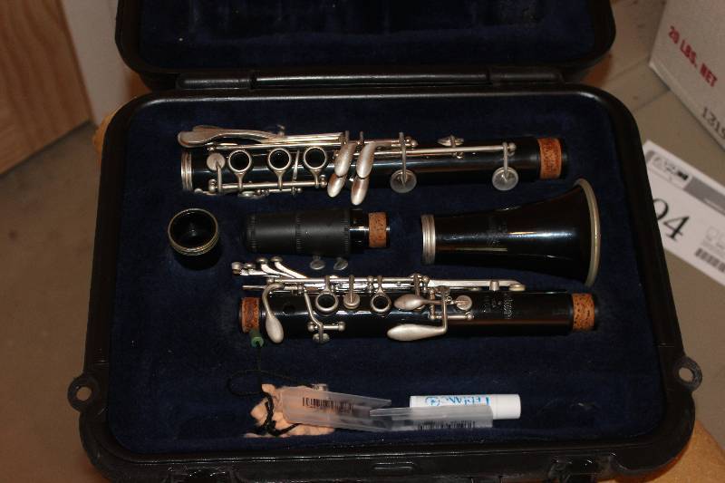 lot 189 image: Selmer Clarinet w Carry Case
