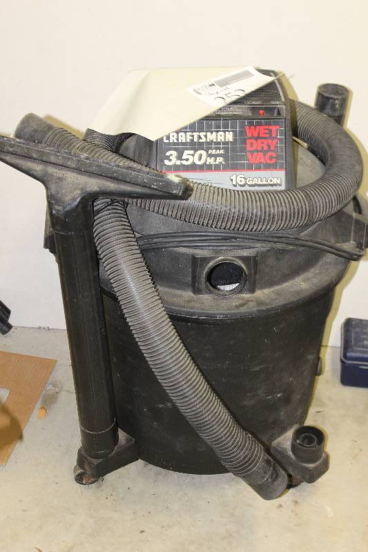 lot 252 image: Sears Craftsman 16-Gallon 3.5 hp Wet Dry Vac