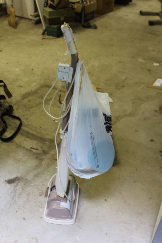 lot 202 image: Kenmore 3-Speed Heavy Duty PolisherBufferSanderShampooScrubWax Machine