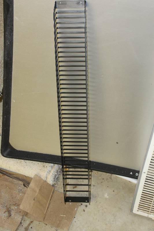 lot 203 image: SW Gecko CDDVD Storage Wall Rack
