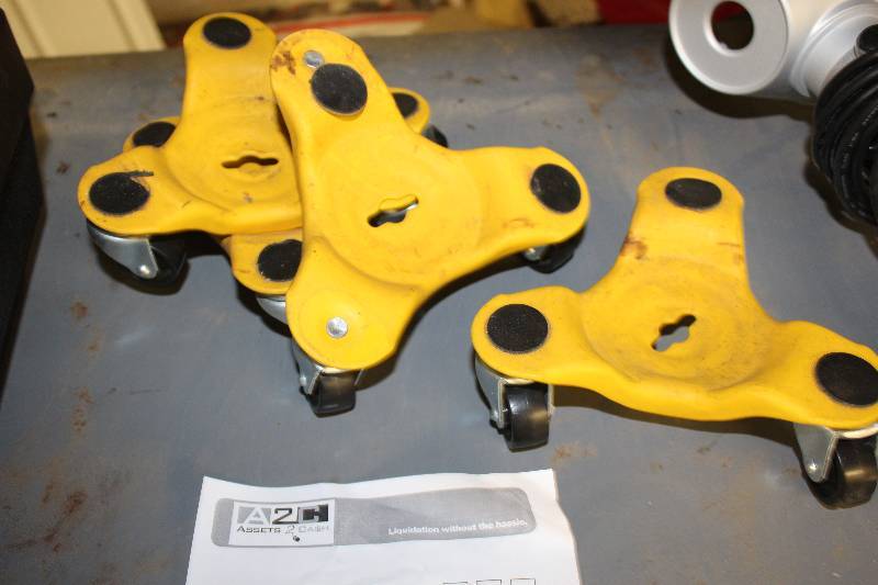 lot 238 image: Lot of (4) 3-Caster Wheel Floor Dollys