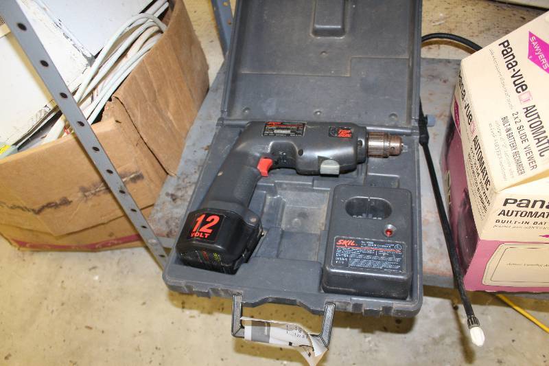 lot 245 image: Skil Professional 12V Cordless 38in. Drill Driver w Battery, Charger, Case