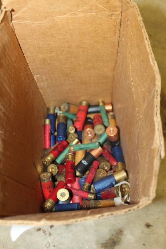 lot 220 image: Box of Misc Gun Shells - 410,16,20 Gauge, Plastic & .22-Gauge Ammo Belt