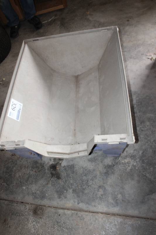lot 329 image: Large Plastic Dog Kennel