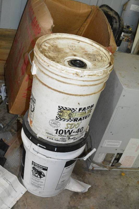 lot 261 image: Lot of (2) 5-Gallon Buckets of 10W-40 Motor Oil