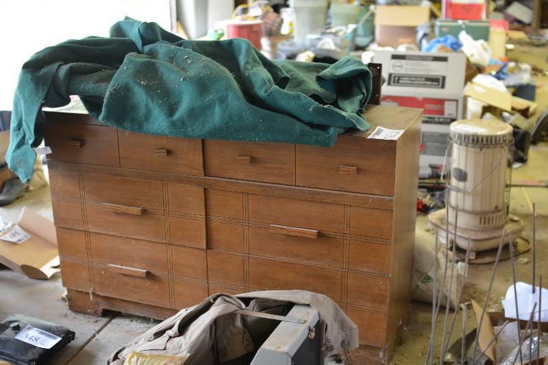 lot 302 image: 6-Drawer Dresser