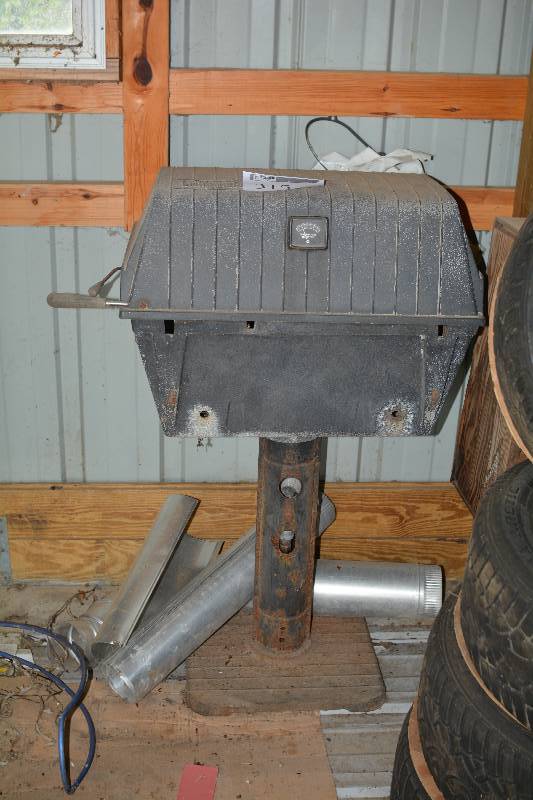 lot 315 image: Gas Grill