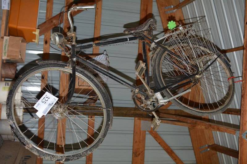 lot 325 image: Mens 26in. Bike