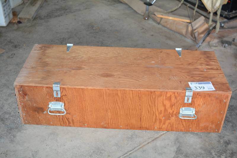 lot 339 image: Locking Wood Gun Locker