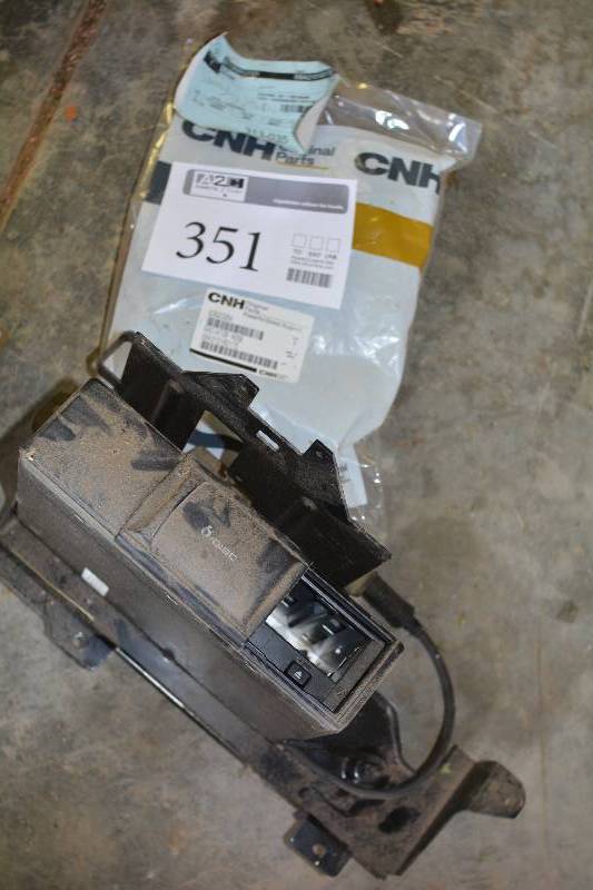 lot 351 image: 6-Disc CD Changer