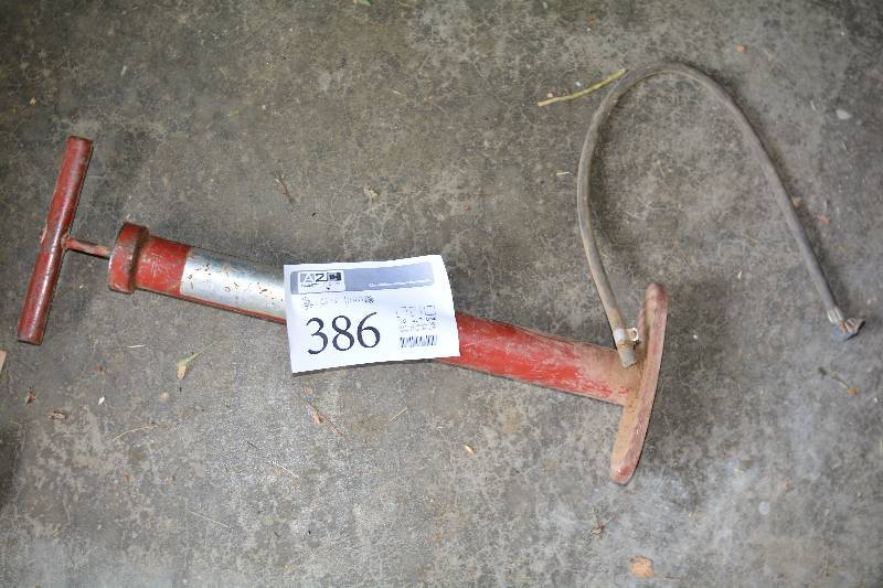 lot 386 image: Manual Air Pump