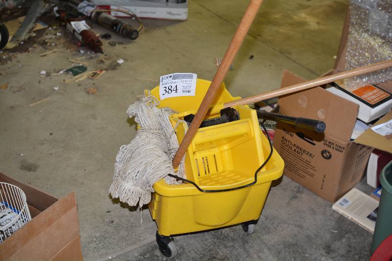 lot 384 image: Floor Mop Bucket w Squeegee, Mop