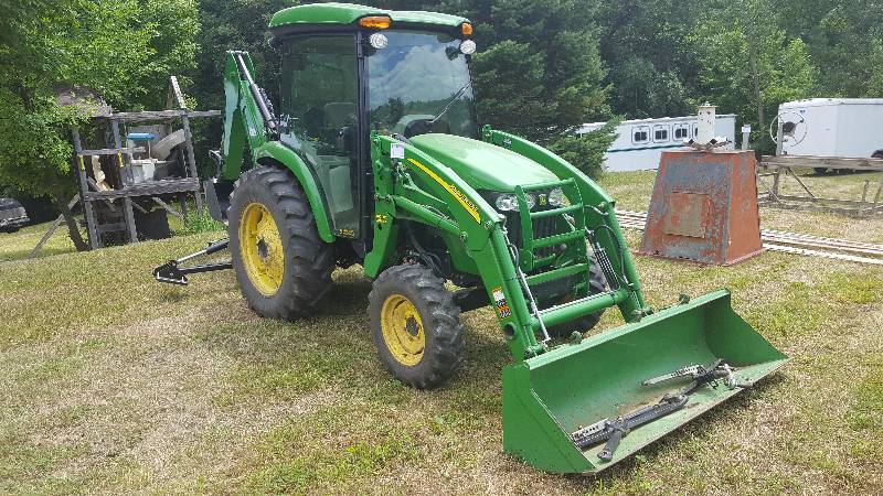 lot 1 image: John Deere 4720 Compact Utility Tractor w 400X Loader, Cabin w AC