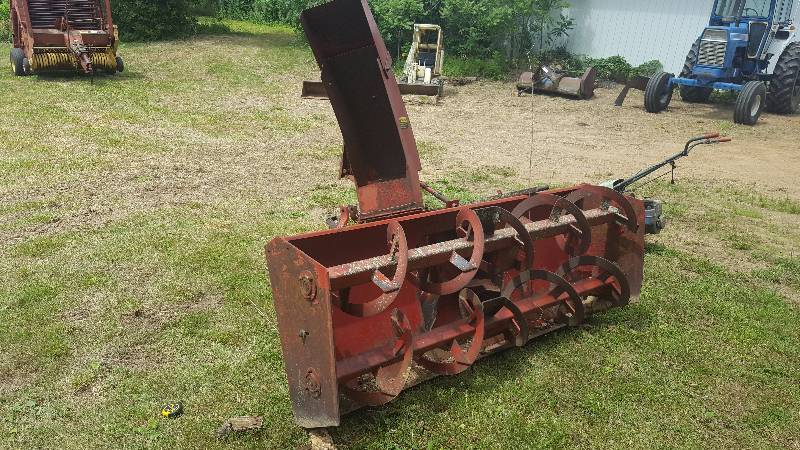 lot 28 image: International Harvester 80 Snowblower