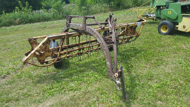lot 19 image: New Holland Pull-Behind Rake