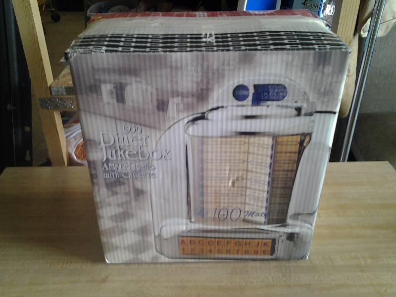 lot 21 image: Crosley Juke Box Radio