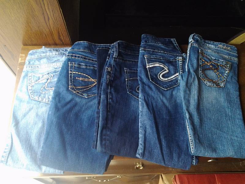5 Pair Silver Brand Capris Size 26