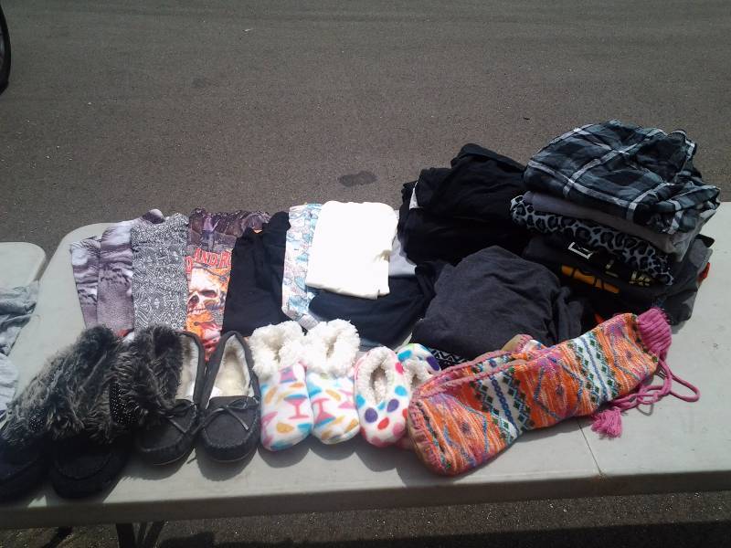 Large Lot Of Yoga Leggings, Capris, Pants, Slippers & Lounge Wear Size SM