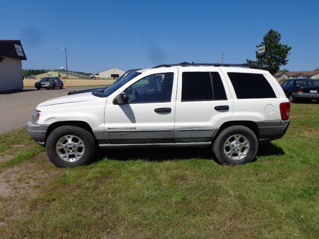 lot 1 image: 2000 Jeep Grand Cherokee Lorado
