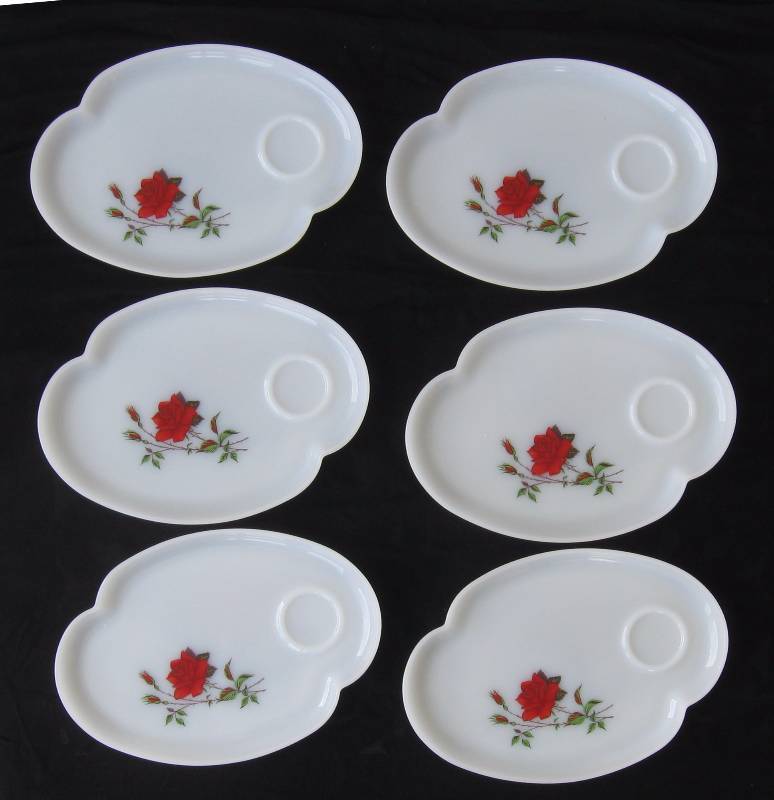 lot 21 image: Vintage Set of 4 (8pc) Federal Glass Snack Set -Rosecrest   Vintage Milk Glass Nobbed Vase