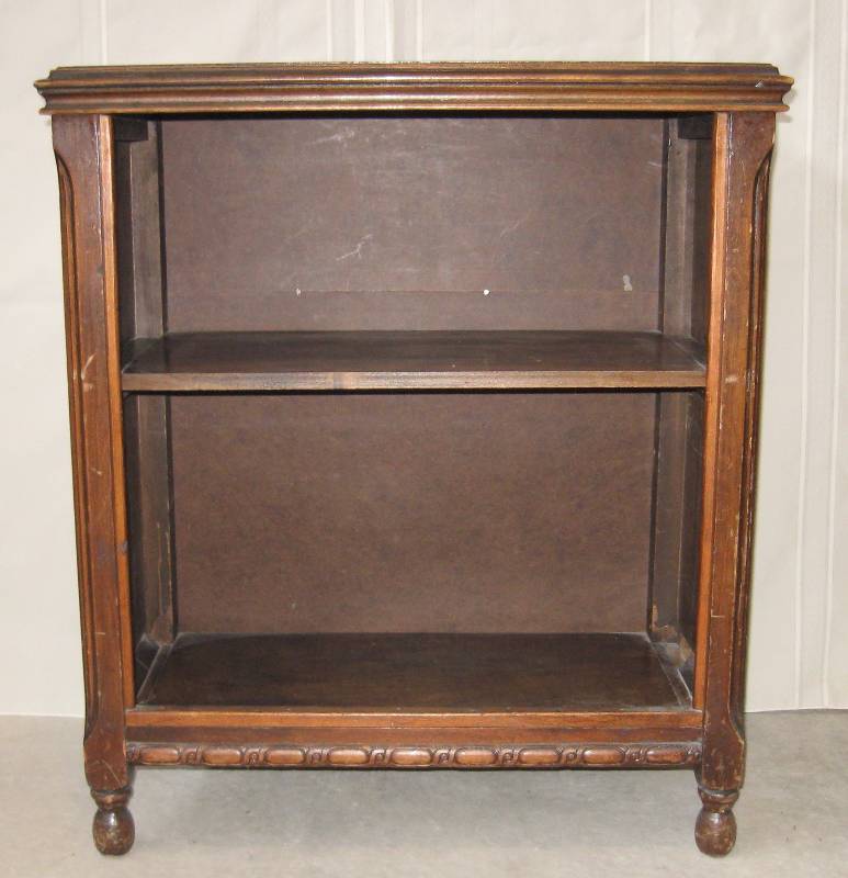 lot 19 image: Vintage Wooden Book Case  Curio Shelf