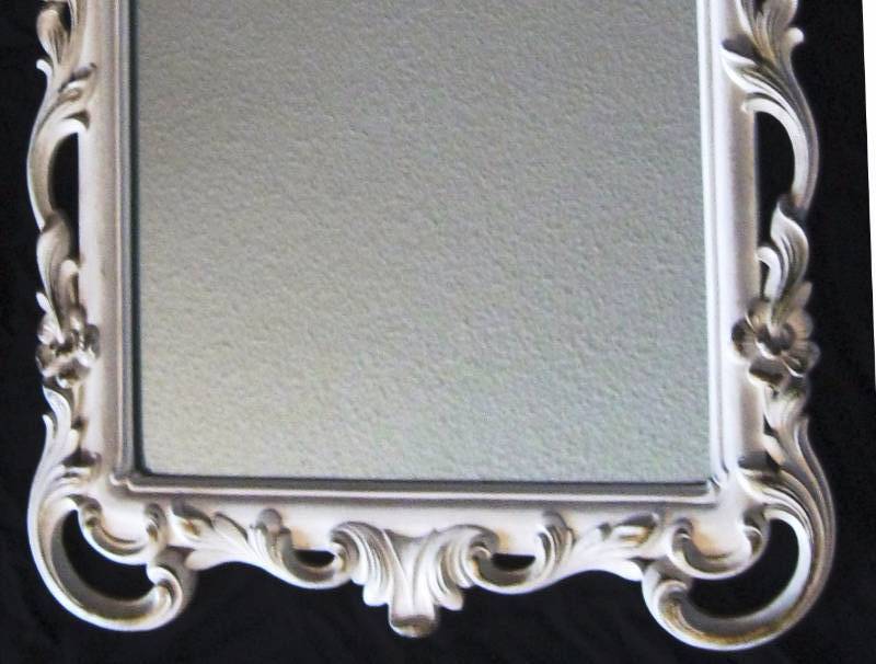 lot 52 image: Ornate, Vintage Syroco Wood Mirror