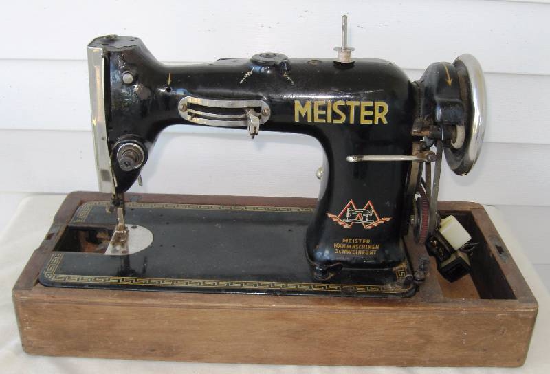 lot 57 image: Vintage, SINGER Sewing Machine Veneer Storage Box with German MEISTER Sewing Machine