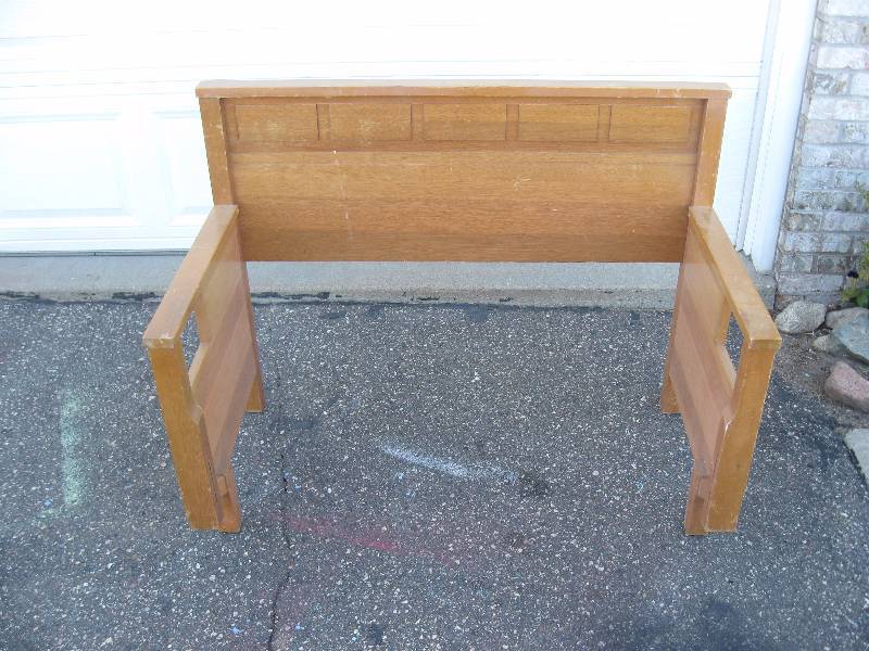 lot 54 image: Mission Style Bed Bench & Book Shelf - Remake & Refresh