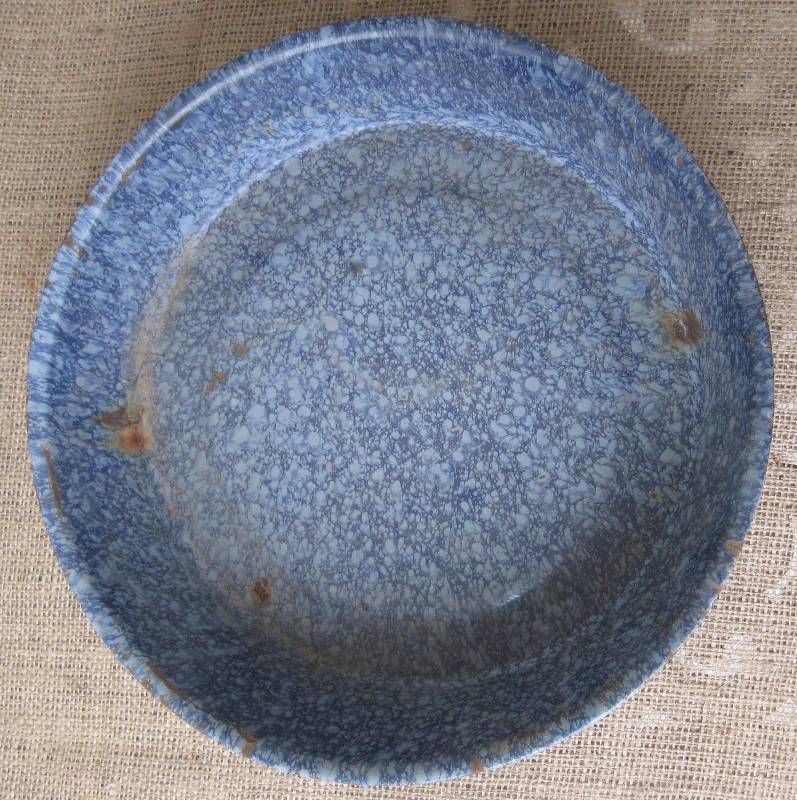 lot 84 image: Lot of Vintage Enamelware  Graniteware