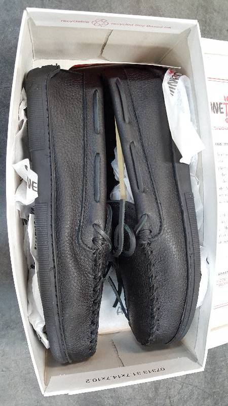 Mens Minnetonka Moosehide Classic Black Moccasin  Moccasins - 10.5