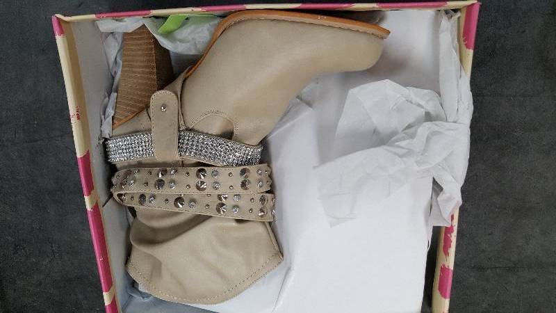 Womens DOLCE BUNDLES BOOTIE  Booties  Boot  Boots Ivory - 10